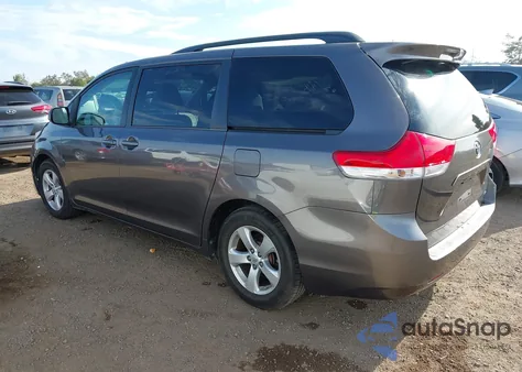 2013 Toyota Sienna Le из США, поврежденный, VIN 5TDKK3DC4DS290769